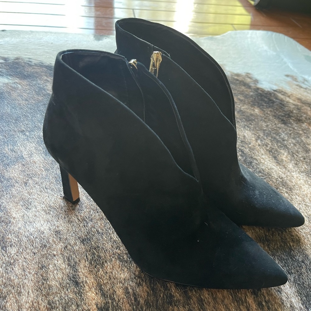 Vince Camuto Sestrind Bootie, Size 8.5 M in Black Suede